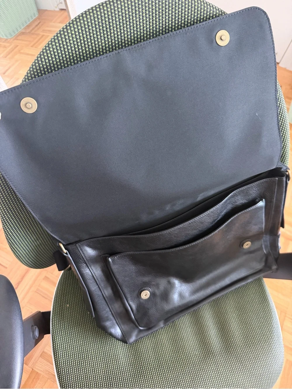 FOSSIL Classic Black Leather Crossbody Messenger Bag